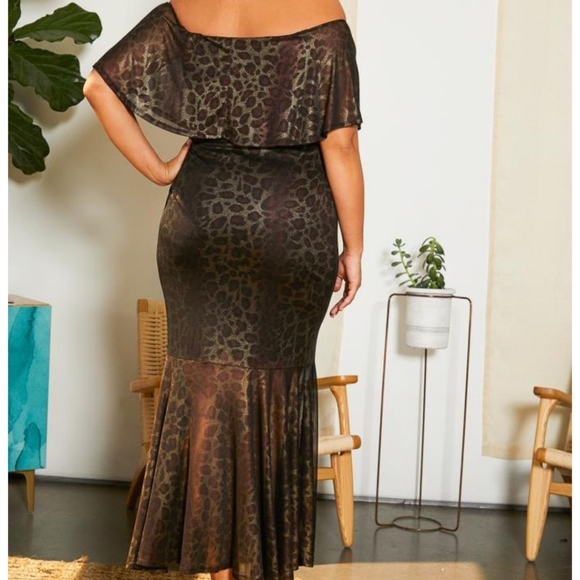 Elegant Off-Shoulder Leopard Print Dress - Picture 2 of 8